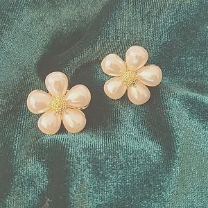 Earing perly sumery gold plated